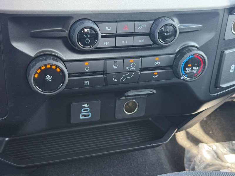 Ford Super Duty F-250 SRW Vehicle Image 13