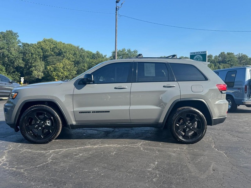 Jeep Grand Cherokee Vehicle Image 03