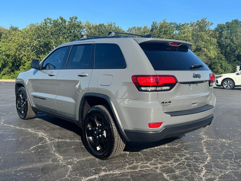 Jeep Grand Cherokee Vehicle Image 04