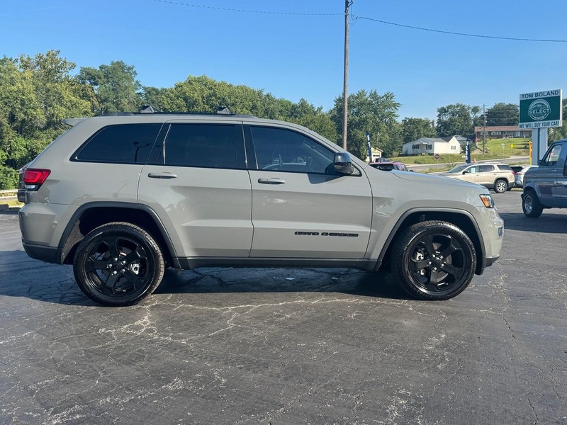Jeep Grand Cherokee Vehicle Image 05