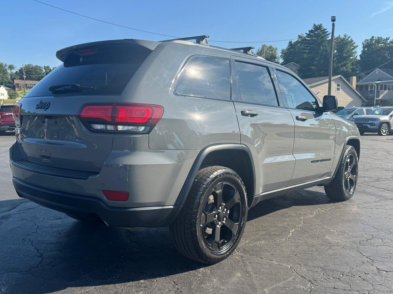 Jeep Grand Cherokee Vehicle Image 06