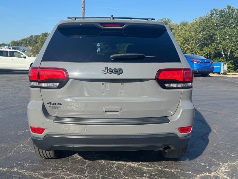 Jeep Grand Cherokee Vehicle Image 08