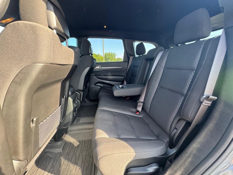 Jeep Grand Cherokee Vehicle Image 13