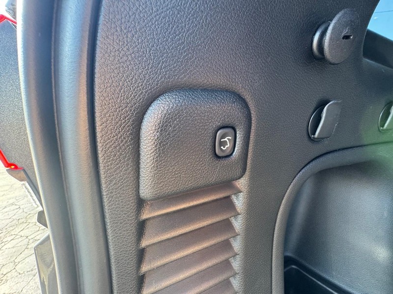 Jeep Grand Cherokee Vehicle Image 15