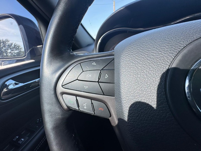 Jeep Grand Cherokee Vehicle Image 18