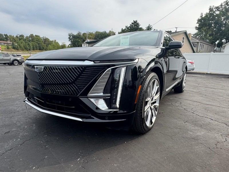 Cadillac LYRIQ Vehicle Image 09