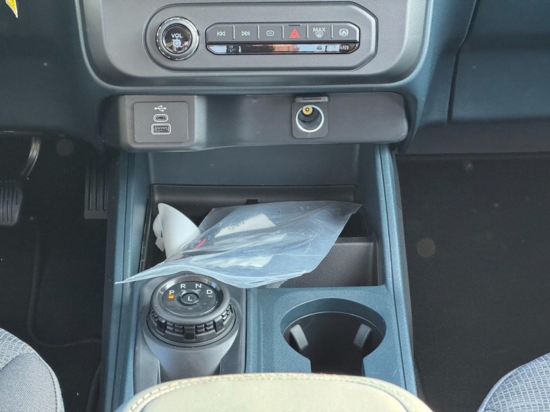 Ford Maverick Vehicle Image 09