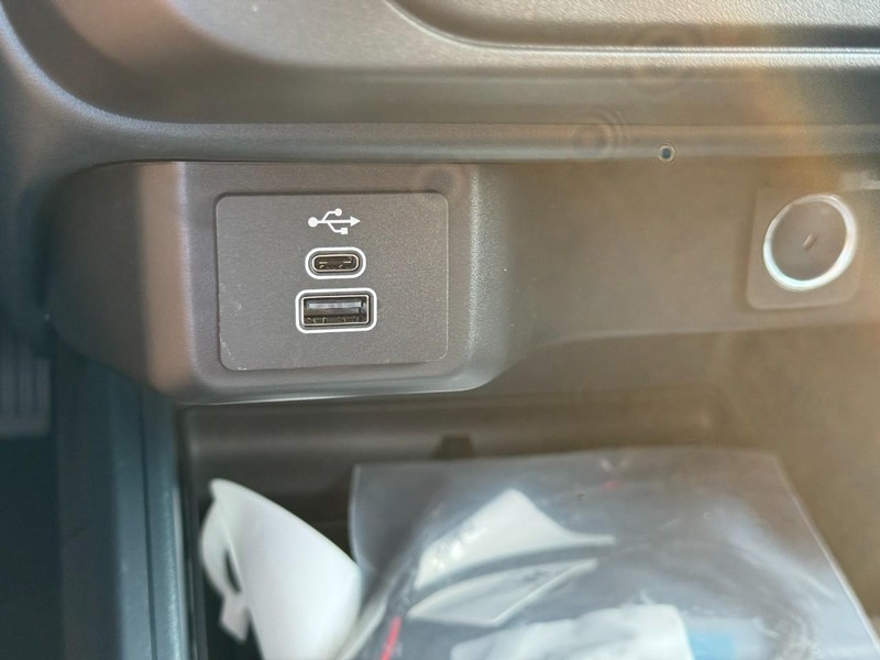 Ford Maverick Vehicle Image 15