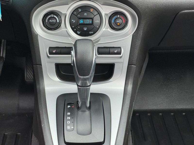 Ford Fiesta Vehicle Image 13