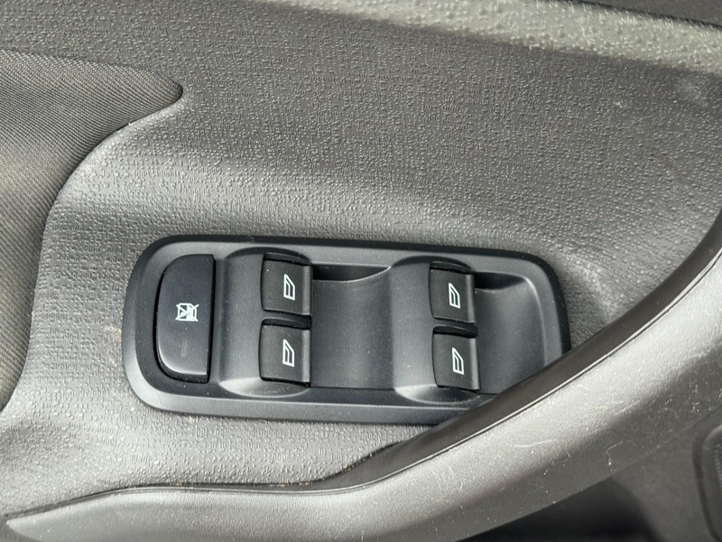 Ford Fiesta Vehicle Image 21