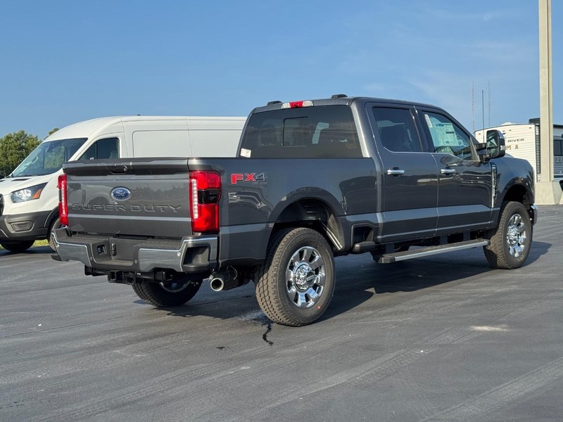 Ford Super Duty F-250 SRW Vehicle Image 03