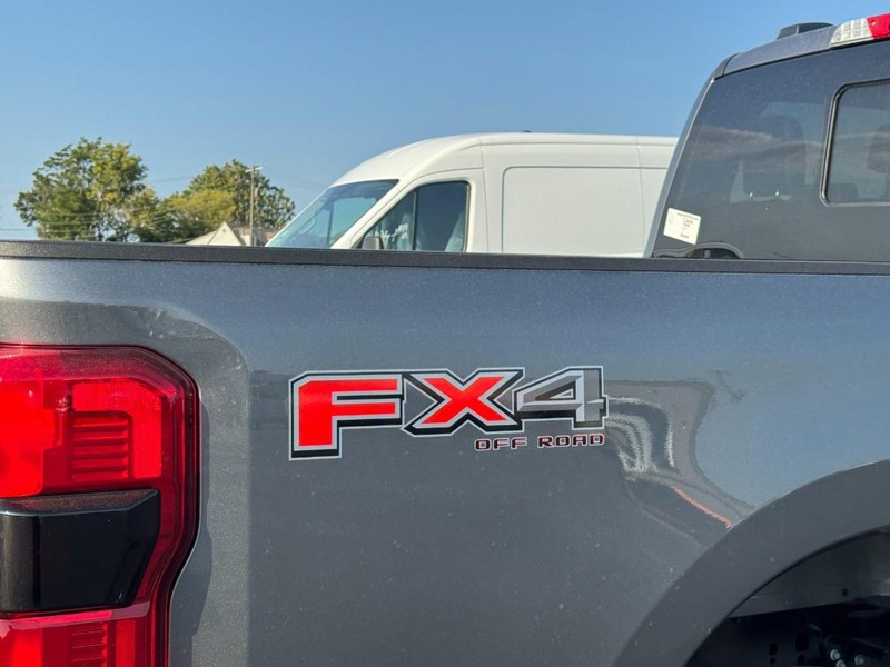 Ford Super Duty F-250 SRW Vehicle Image 04