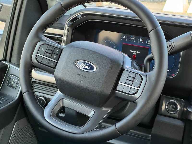 Ford Super Duty F-250 SRW Vehicle Image 08