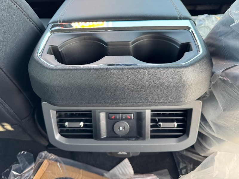 Ford Super Duty F-250 SRW Vehicle Image 12