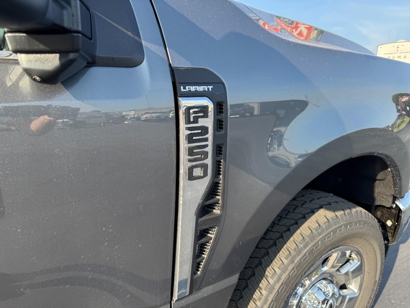Ford Super Duty F-250 SRW Vehicle Image 13