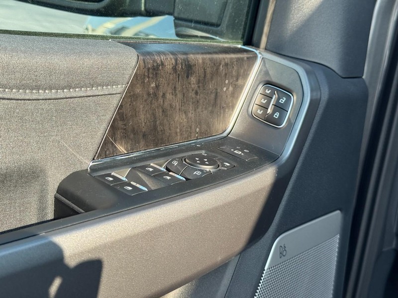Ford Super Duty F-250 SRW Vehicle Image 14