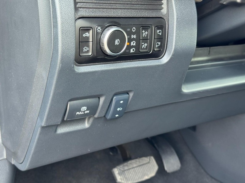 Ford Super Duty F-250 SRW Vehicle Image 15