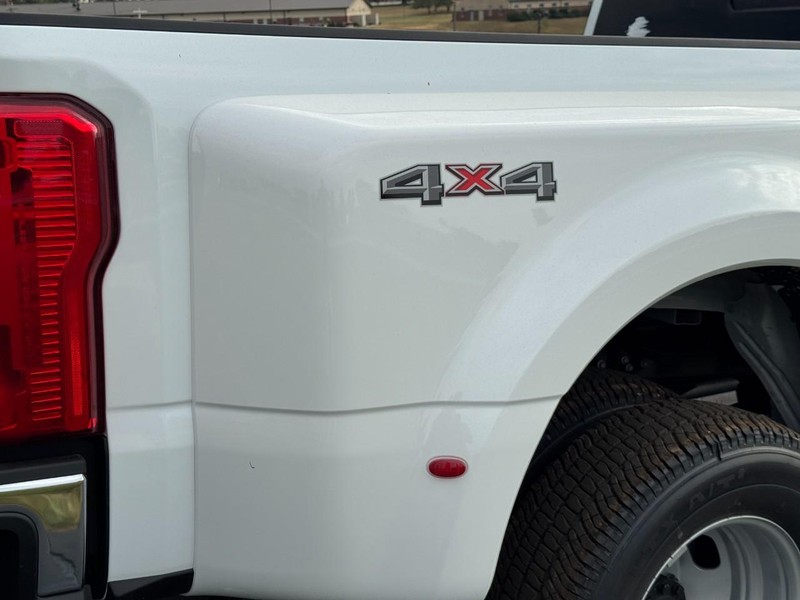Ford Super Duty F-350 DRW Vehicle Image 04