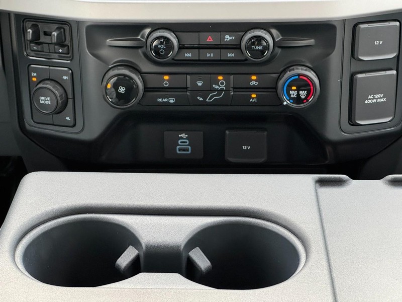 Ford Super Duty F-350 DRW Vehicle Image 10