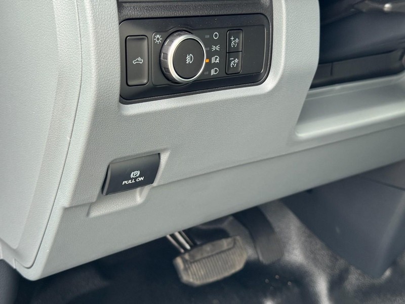 Ford Super Duty F-350 DRW Vehicle Image 14