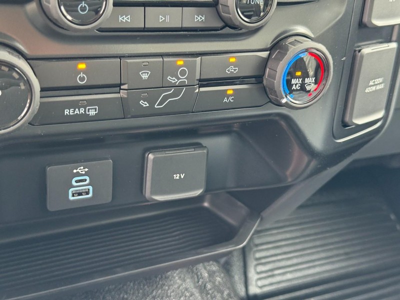 Ford Super Duty F-350 DRW Vehicle Image 18