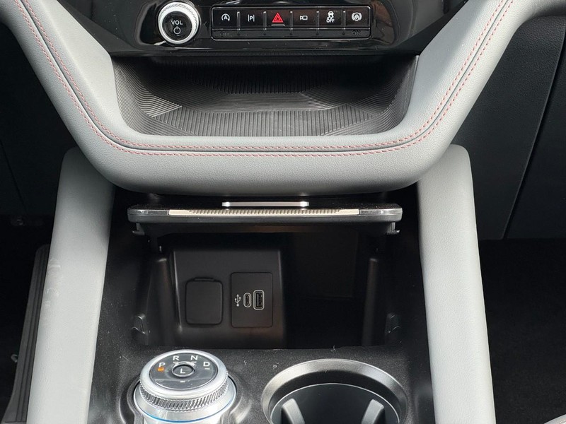 Ford Explorer Vehicle Image 11