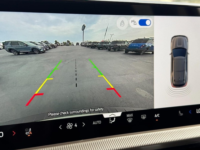 Ford Explorer Vehicle Image 16