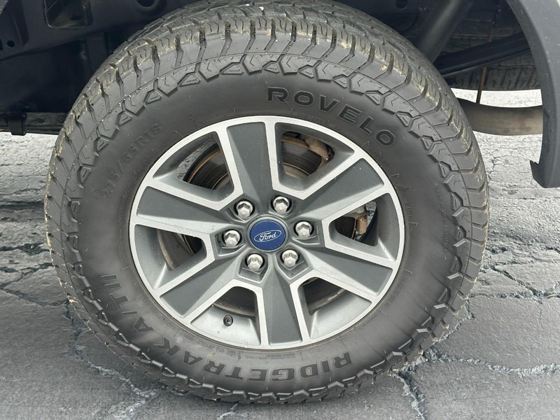 Ford F-150 Vehicle Full-screen Gallery Image 07