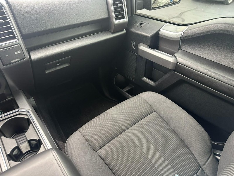 Ford F-150 Vehicle Full-screen Gallery Image 15