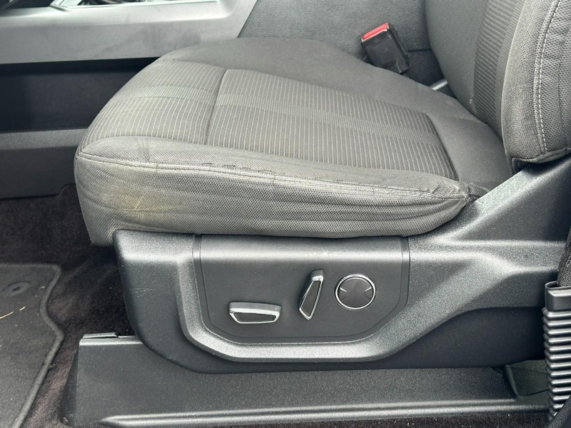 Ford F-150 Vehicle Full-screen Gallery Image 17