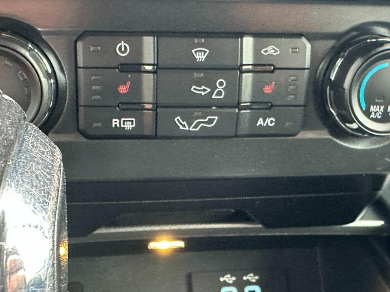 Ford F-150 Vehicle Full-screen Gallery Image 21