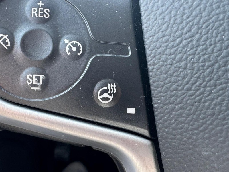 GMC Canyon Vehicle Image 15