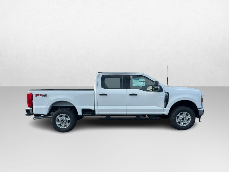 Ford Super Duty F-350 SRW Vehicle Image 02