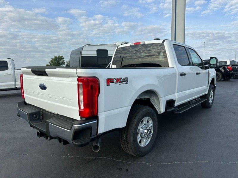 Ford Super Duty F-350 SRW Vehicle Image 03