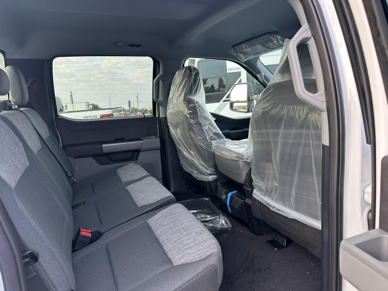 Ford Super Duty F-350 SRW Vehicle Image 04