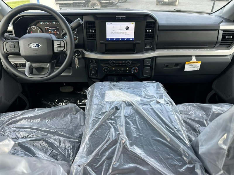 Ford Super Duty F-350 SRW Vehicle Image 05