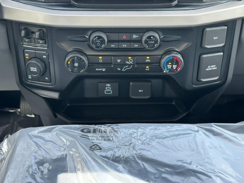 Ford Super Duty F-350 SRW Vehicle Image 08