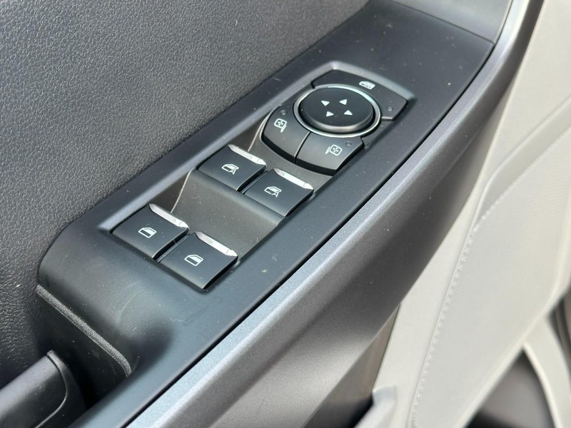 Ford Super Duty F-350 SRW Vehicle Image 09