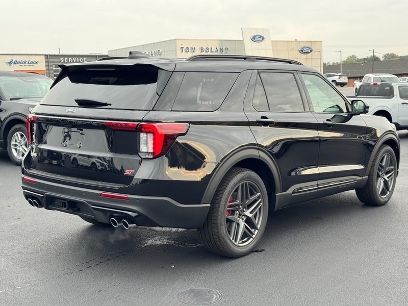 Ford Explorer Vehicle Image 03