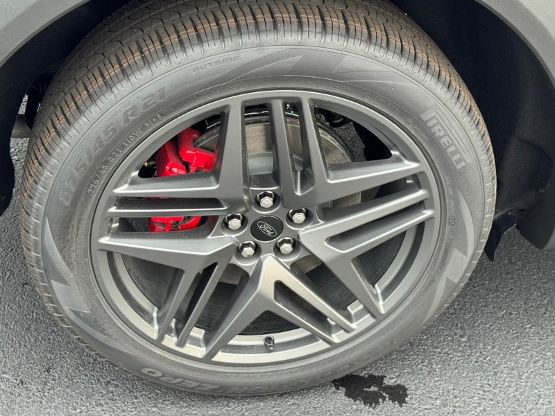 Ford Explorer Vehicle Image 04