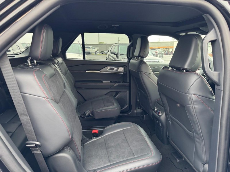 Ford Explorer Vehicle Image 05