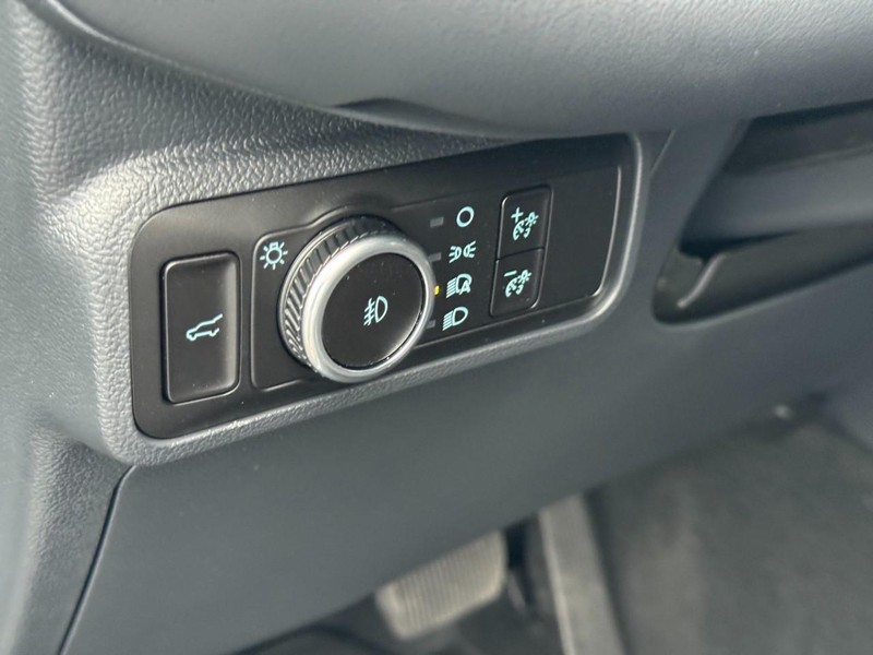 Ford Explorer Vehicle Image 13