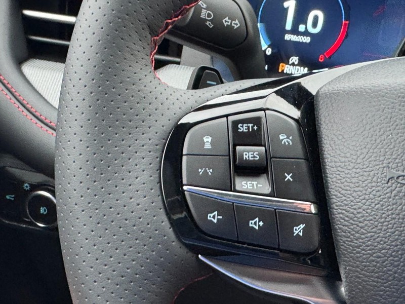 Ford Explorer Vehicle Image 14