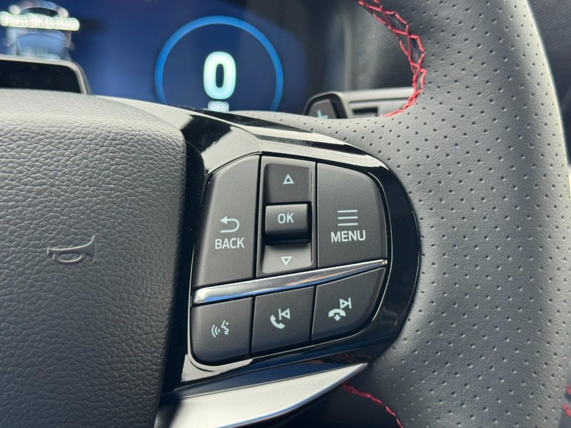 Ford Explorer Vehicle Image 15