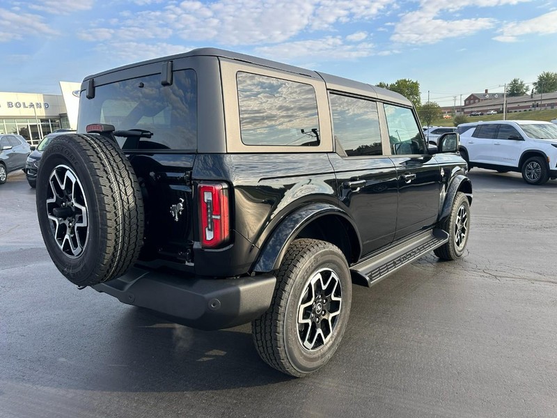 Ford Bronco Vehicle Image 03