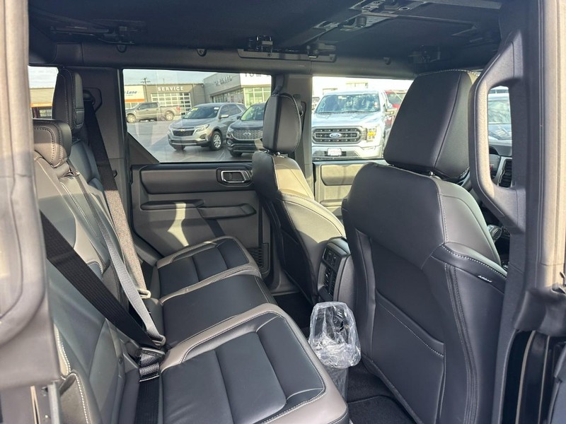 Ford Bronco Vehicle Image 04