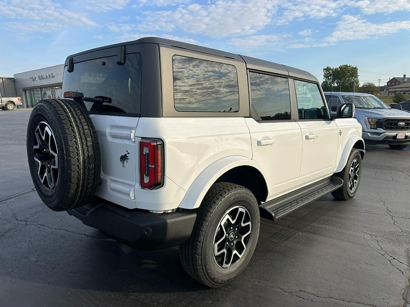 Ford Bronco Vehicle Image 03
