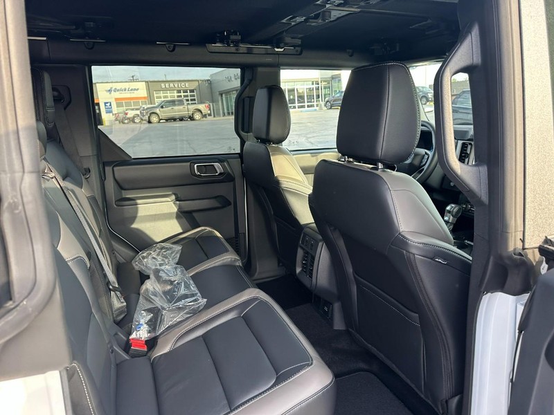 Ford Bronco Vehicle Image 04