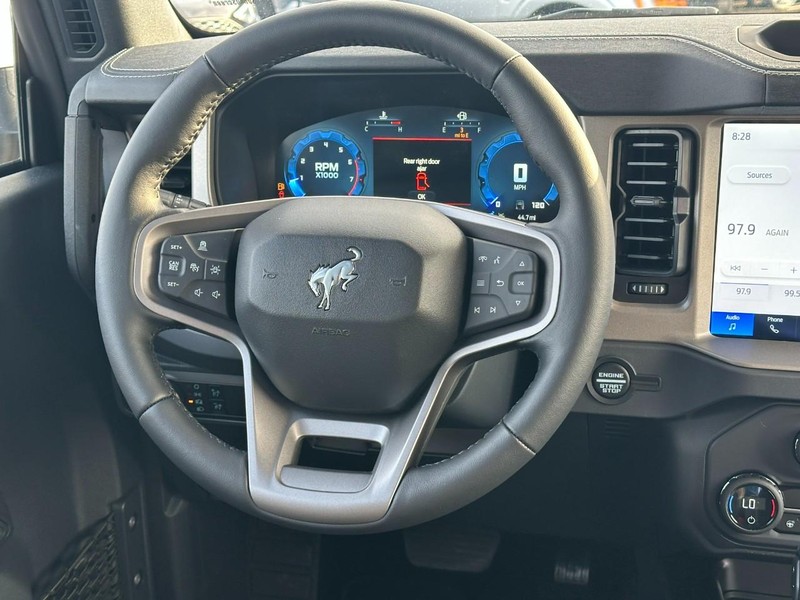 Ford Bronco Vehicle Image 06