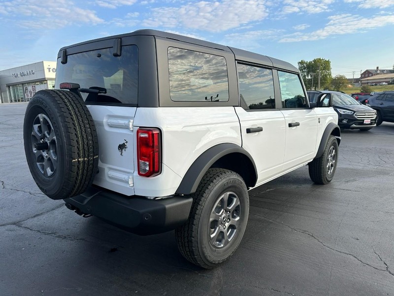 Ford Bronco Vehicle Image 03